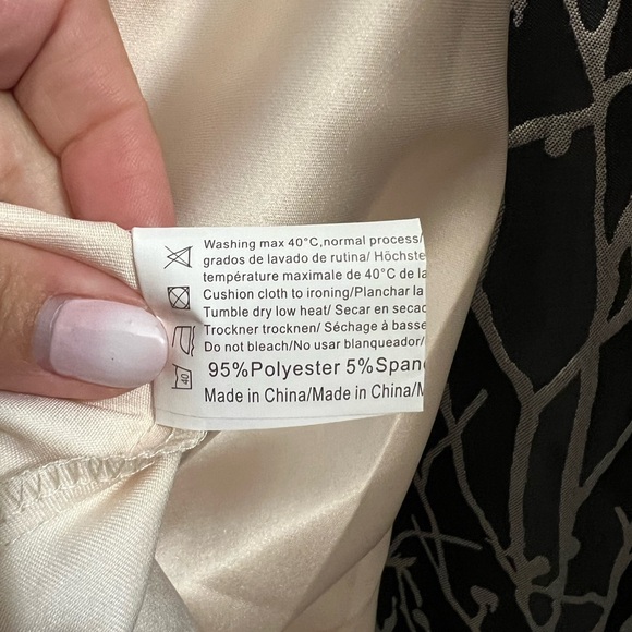 zeagoo Ladies skirt in size small. - Picture 4 of 7